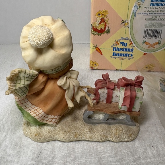 My Blushing Bunnies "The Gift Of Friendship Is Never Far Behind" Figurine#178640 - Picture 4 of 6